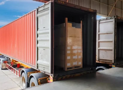 truck-trailer-container-docking-load truck-trailer-container-docking-load